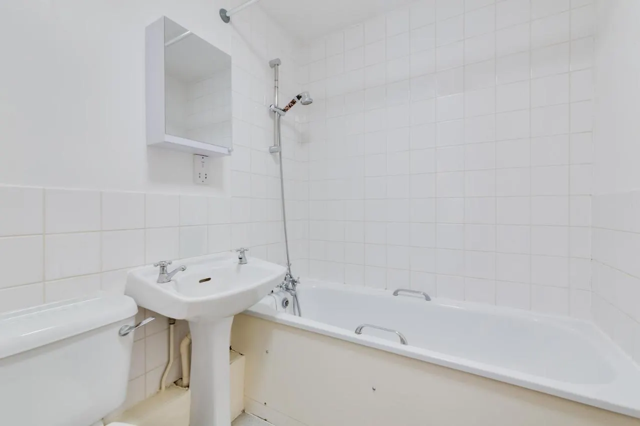 Visit London 1 Bed Flat- Canary Wharf Close To River Thames Apartment