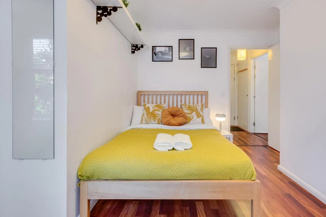 Visit London 1 Bed Flat- Canary Wharf Close To River Thames 0*,  United Kingdom