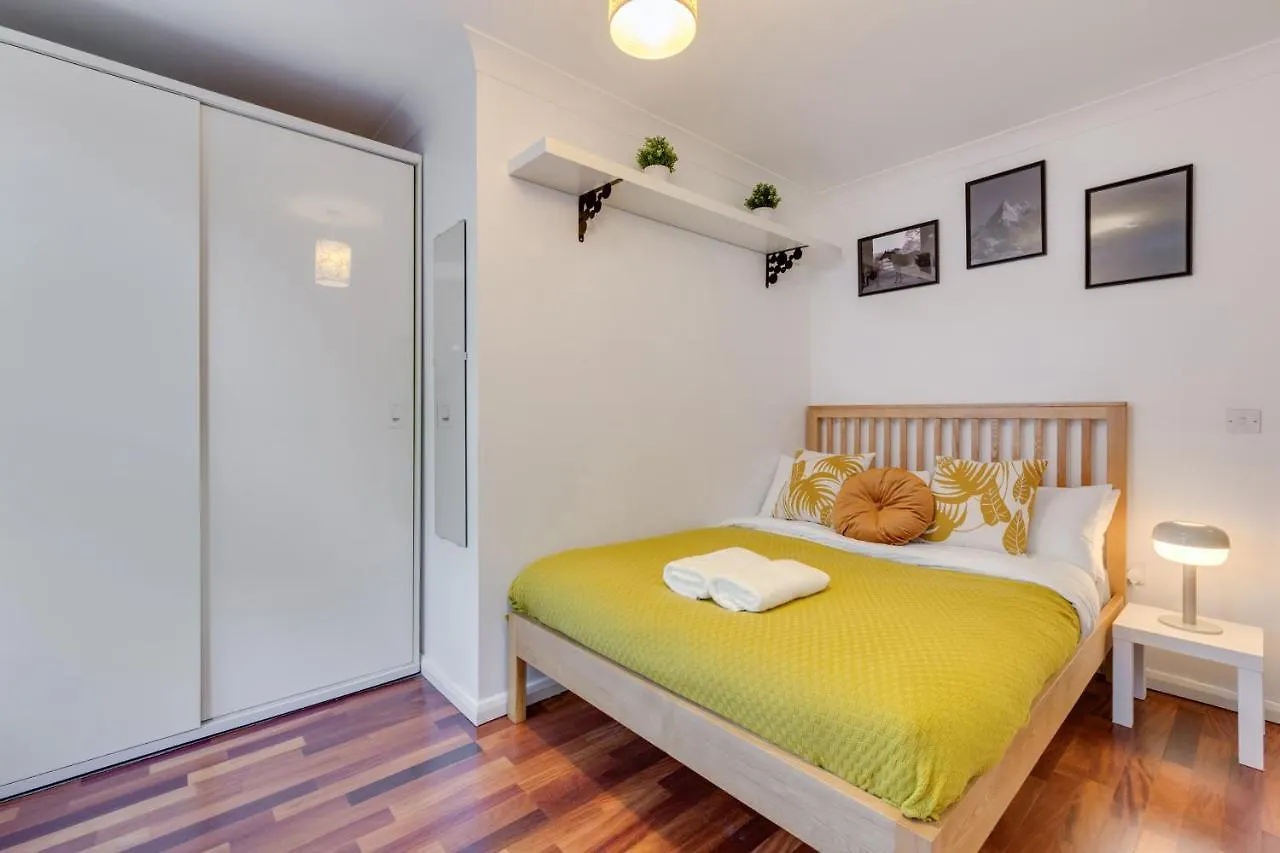 Visit London 1 Bed Flat- Canary Wharf Close To River Thames Διαμέρισμα